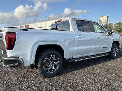 Glacier White Tricoat 2026 GMC Sierra 1500 SLT