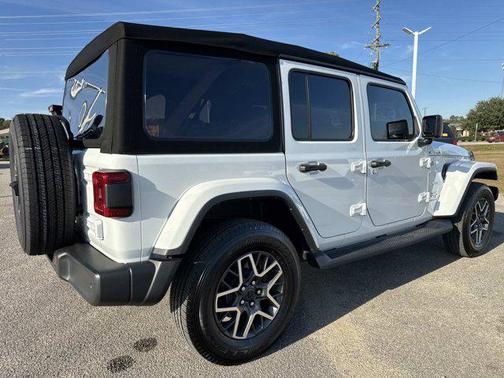 2024 Jeep Wrangler 4-Door Sahara 4x4
