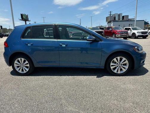 2018 Volkswagen Golf TSI SE