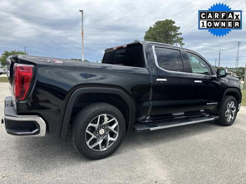 Onyx Black 2022 GMC Sierra 1500 SLT