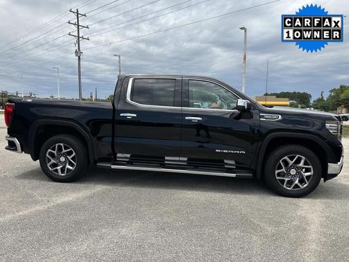 Onyx Black 2022 GMC Sierra 1500 SLT