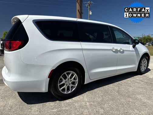 2024 Chrysler Voyager LX