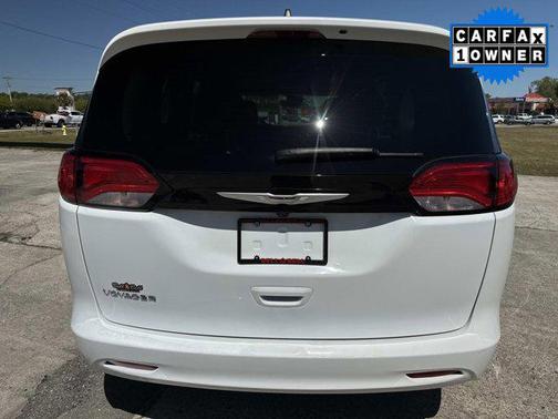 2024 Chrysler Voyager LX