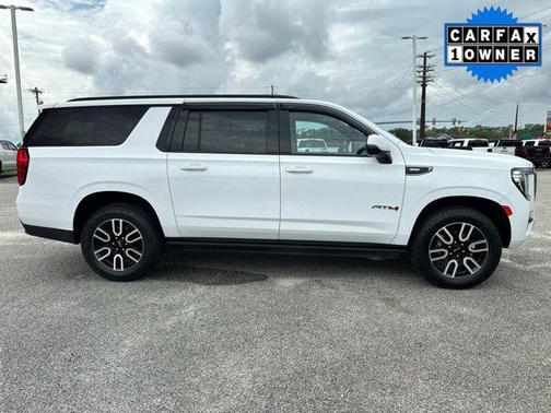 2022 GMC Yukon XL 4WD AT4