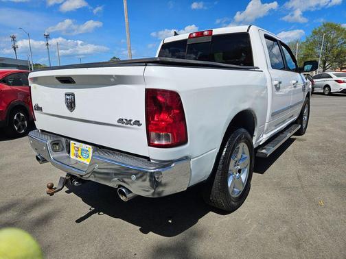 Bright White Clearcoat 2017 RAM 1500 Big Horn