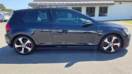 Deep Black Pearl 2016 Volkswagen Golf GTI 2.0T SE 2-Door