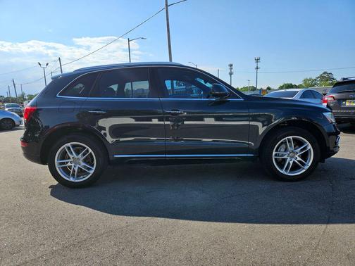 Moonlight Blue 2017 Audi Q5 2.0T Premium Plus
