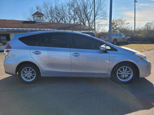 2015 Toyota Prius v Three