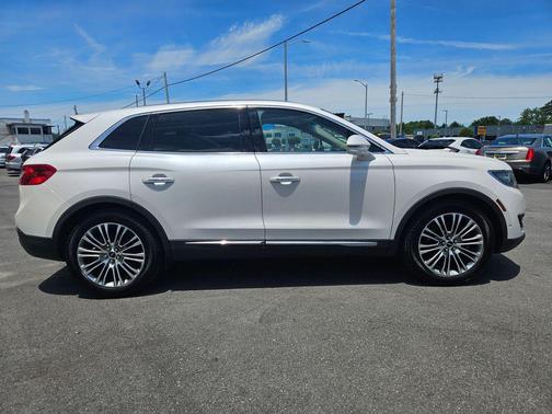 White Platinum Clearcoat Metallic 2017 Lincoln MKX Reserve