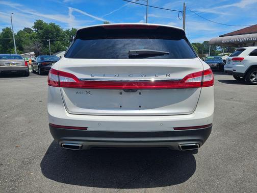 White Platinum Clearcoat Metallic 2017 Lincoln MKX Reserve