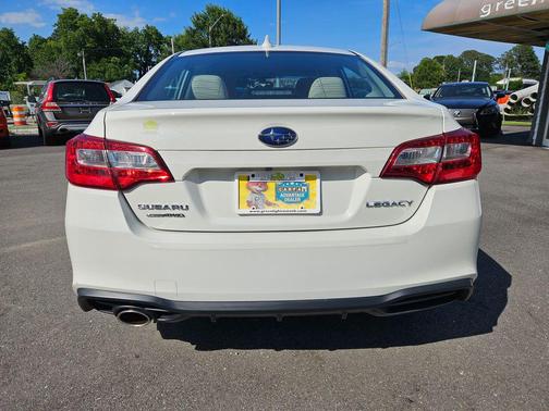 Crystal White Pearl 2018 Subaru Legacy Premium
