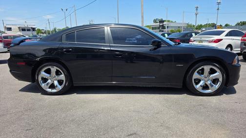 Pitch Black 2014 Dodge Charger R/T