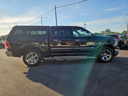Brilliant Black Crystal Pearlcoat 2016 RAM 1500 Laramie