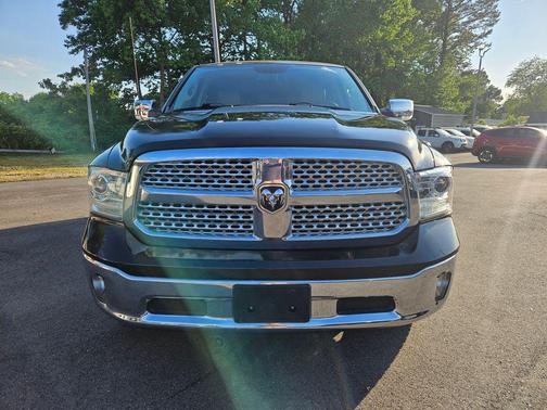 Brilliant Black Crystal Pearlcoat 2016 RAM 1500 Laramie