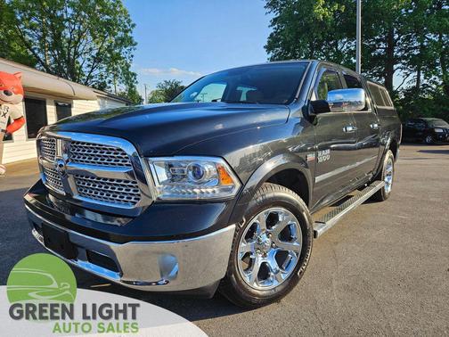 Brilliant Black Crystal Pearlcoat 2016 RAM 1500 Laramie