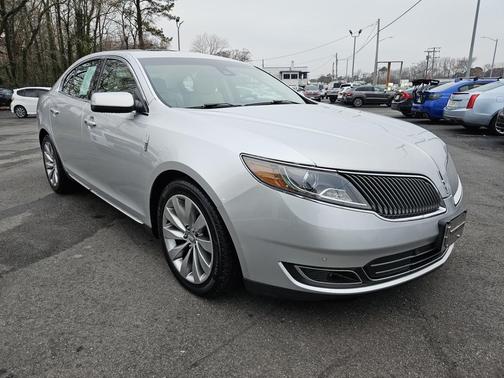 2016 Lincoln MKS Base