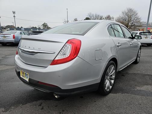 2016 Lincoln MKS Base