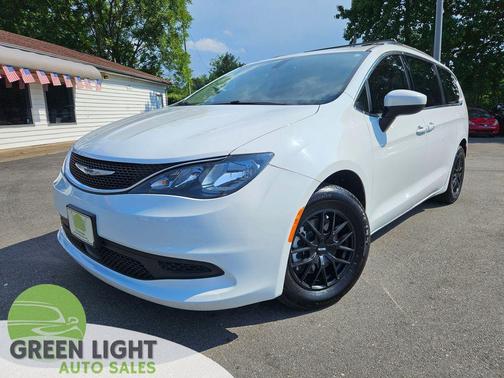 Bright White Clearcoat 2021 Chrysler Voyager LXI