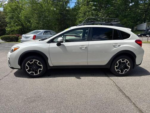Off White 2016 Subaru Crosstrek 2.0i Premium