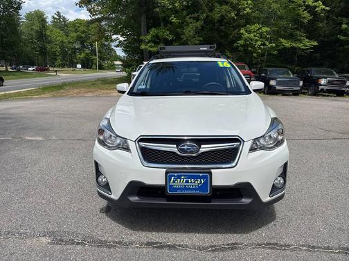 Off White 2016 Subaru Crosstrek 2.0i Premium