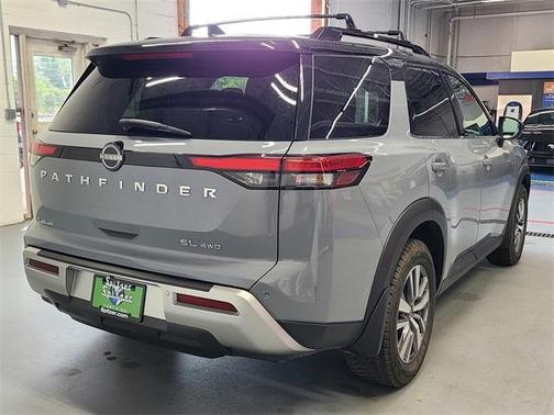 2022 Nissan Pathfinder SL