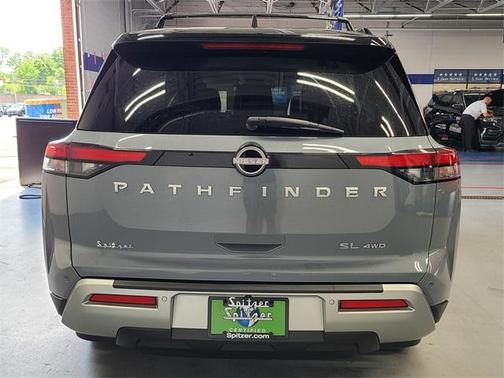 2022 Nissan Pathfinder SL