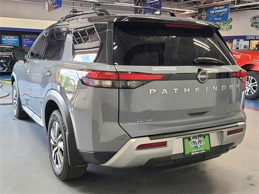 2022 Nissan Pathfinder SL