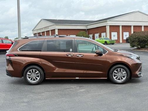 2022 Toyota Sienna XLE