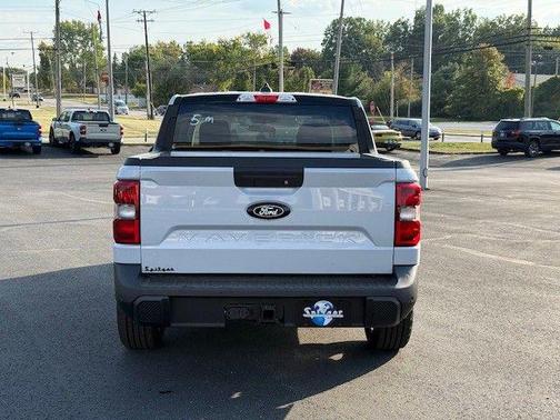 Space White Metallic 2025 Ford Maverick XLT