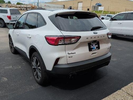Oxford White 2022 Ford Escape SE