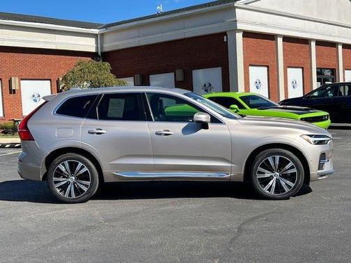 2023 Volvo XC60 B5 Plus Bright Theme