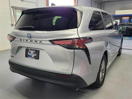 2021 Toyota Sienna LE