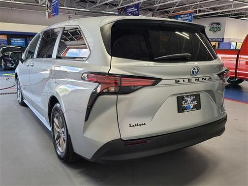 2021 Toyota Sienna LE