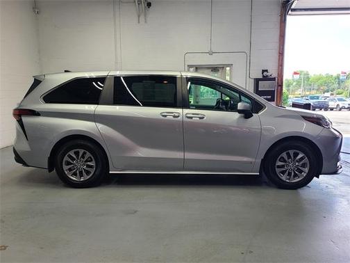 2021 Toyota Sienna LE