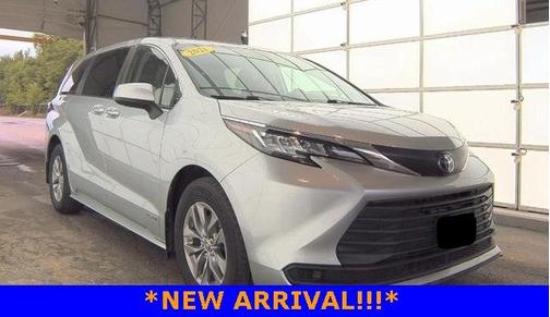 2021 Toyota Sienna LE