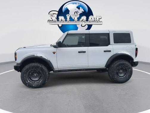 Oxford White 2025 Ford Bronco Badlands