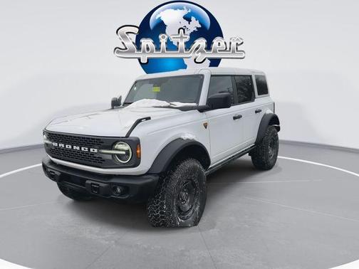 Oxford White 2025 Ford Bronco Badlands