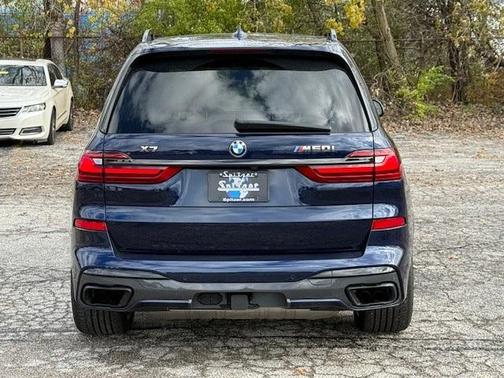 2022 BMW X7 M50i