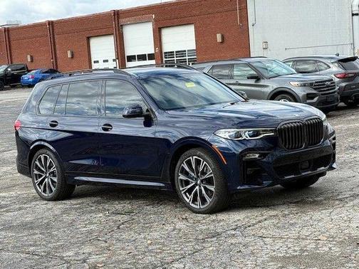 2022 BMW X7 M50i