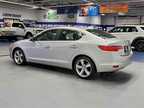Photo 5 of 31 of 2013 Acura ILX 2.0L Technology