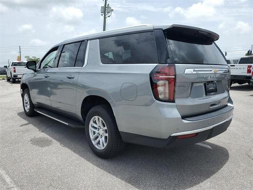 2023 Chevrolet Suburban LT