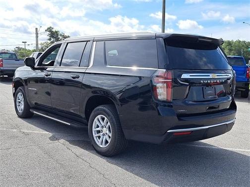 2023 Chevrolet Suburban LT