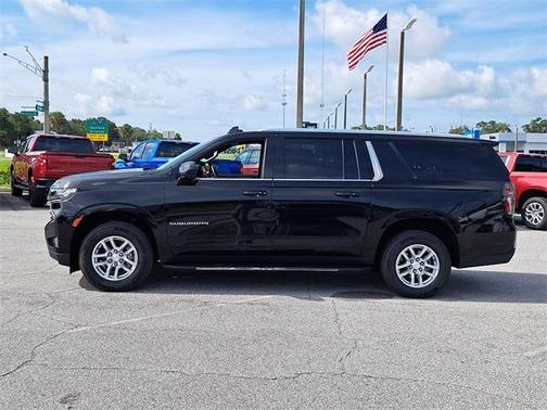 2023 Chevrolet Suburban LT