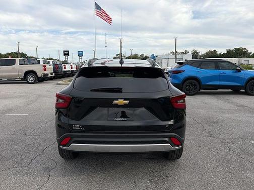 Mosaic Black Metallic 2026 Chevrolet Trax LT