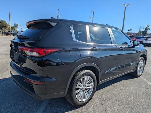 2023 Mitsubishi Outlander ES