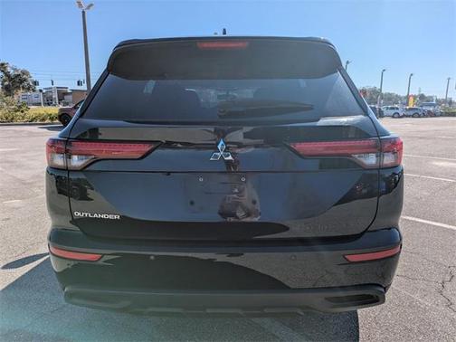 2023 Mitsubishi Outlander ES