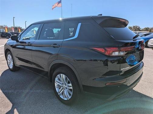2023 Mitsubishi Outlander ES