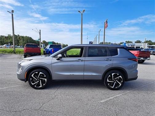 2022 Mitsubishi Outlander SE