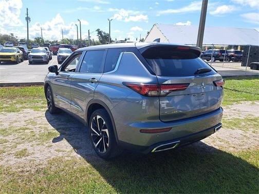 2022 Mitsubishi Outlander SE