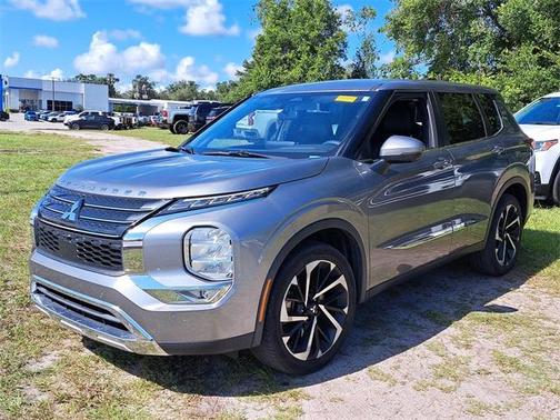 2022 Mitsubishi Outlander SE